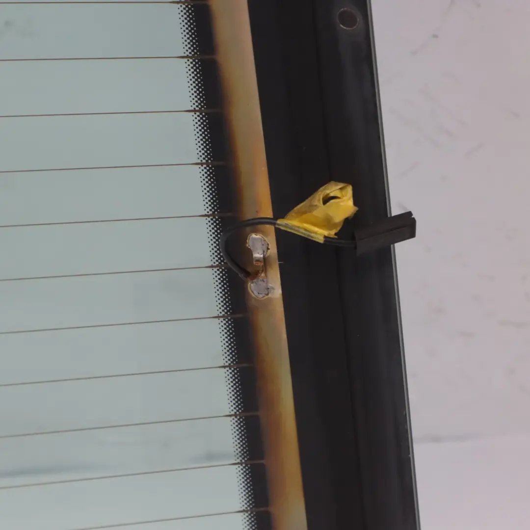 Szyba Tylna Klapy Bagażnika Podgrzewana AS2 do Skoda Octavia 5E o numerze 5E5845049AE Skoda Octavia 5E Szyba Tylna Klapy Bagażnika Podgrzewana AS2 - SKU 5E5845049AE - Numer Części 5E5845049AE