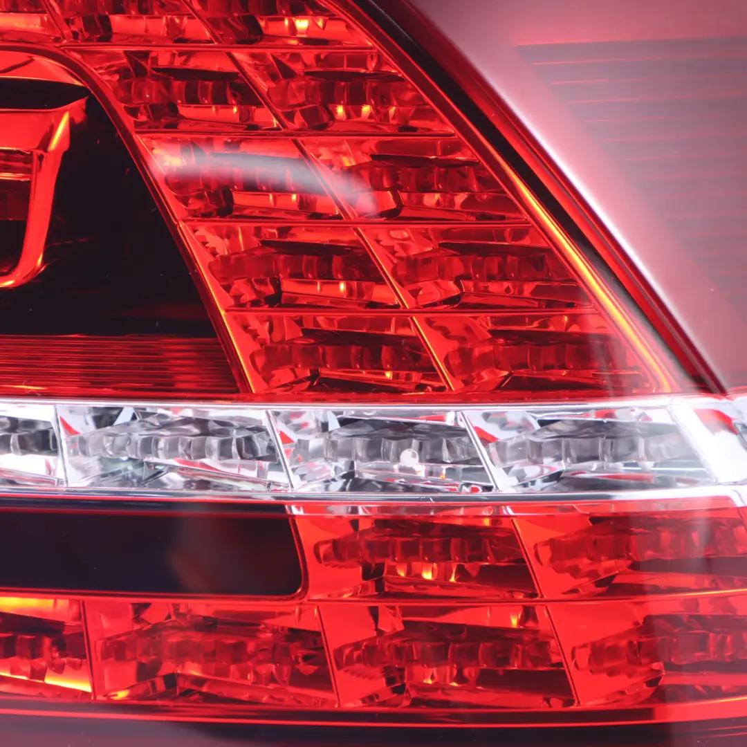 Volkswagen VW Golf VII Rücklicht Rückleuchte Rechts Heckklappe LED - SKU 5G0945208 - Teilenummer 5G0945208
