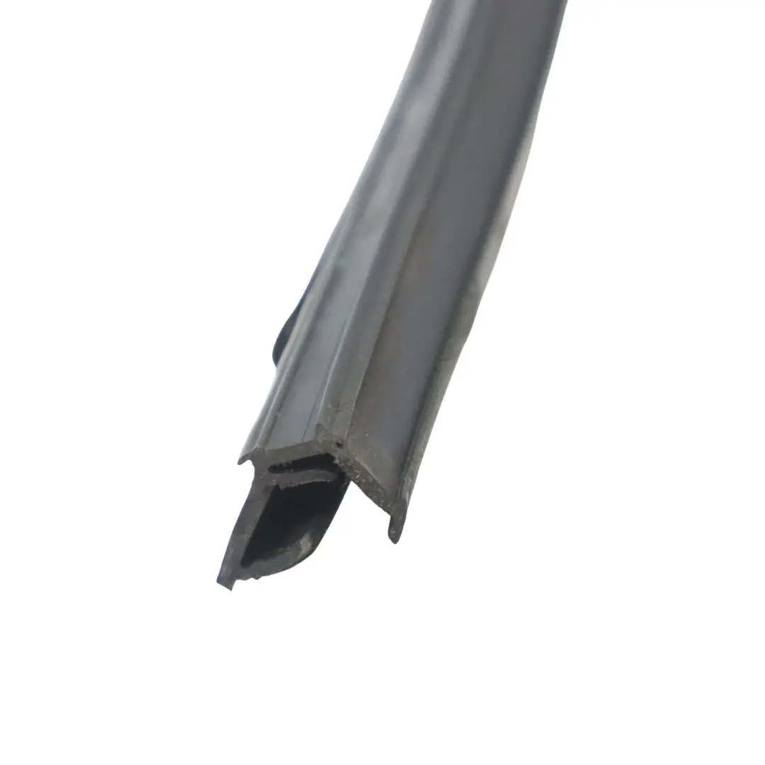 Guarnizione Finestra Porta Anteriore Destra Sigillante per VW Golf 7 con numero di parte 5G4837432K VW Golf 7 Guarnizione Finestra Porta Anteriore Destra Sigillante - SKU 5G4837432K - Numero di parte 5G4837432K