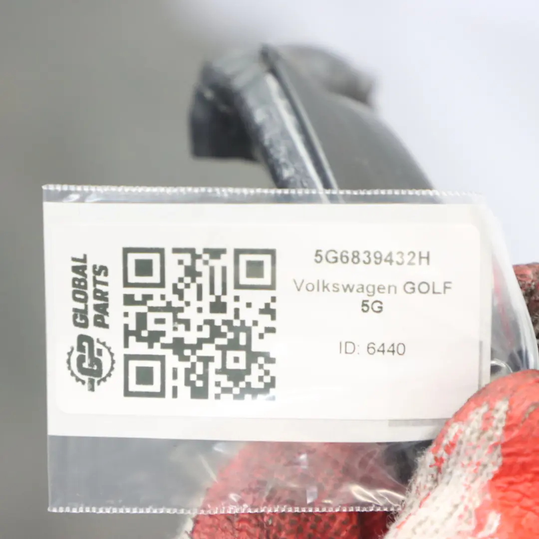 5G Uszczelka Szyby Drzwi Tylnych Prawa do Volkswagen Golf o numerze 5G6839432H Volkswagen Golf 5G Uszczelka Szyby Drzwi Tylnych Prawa - SKU 5G6839432H - Numer Części 5G6839432H