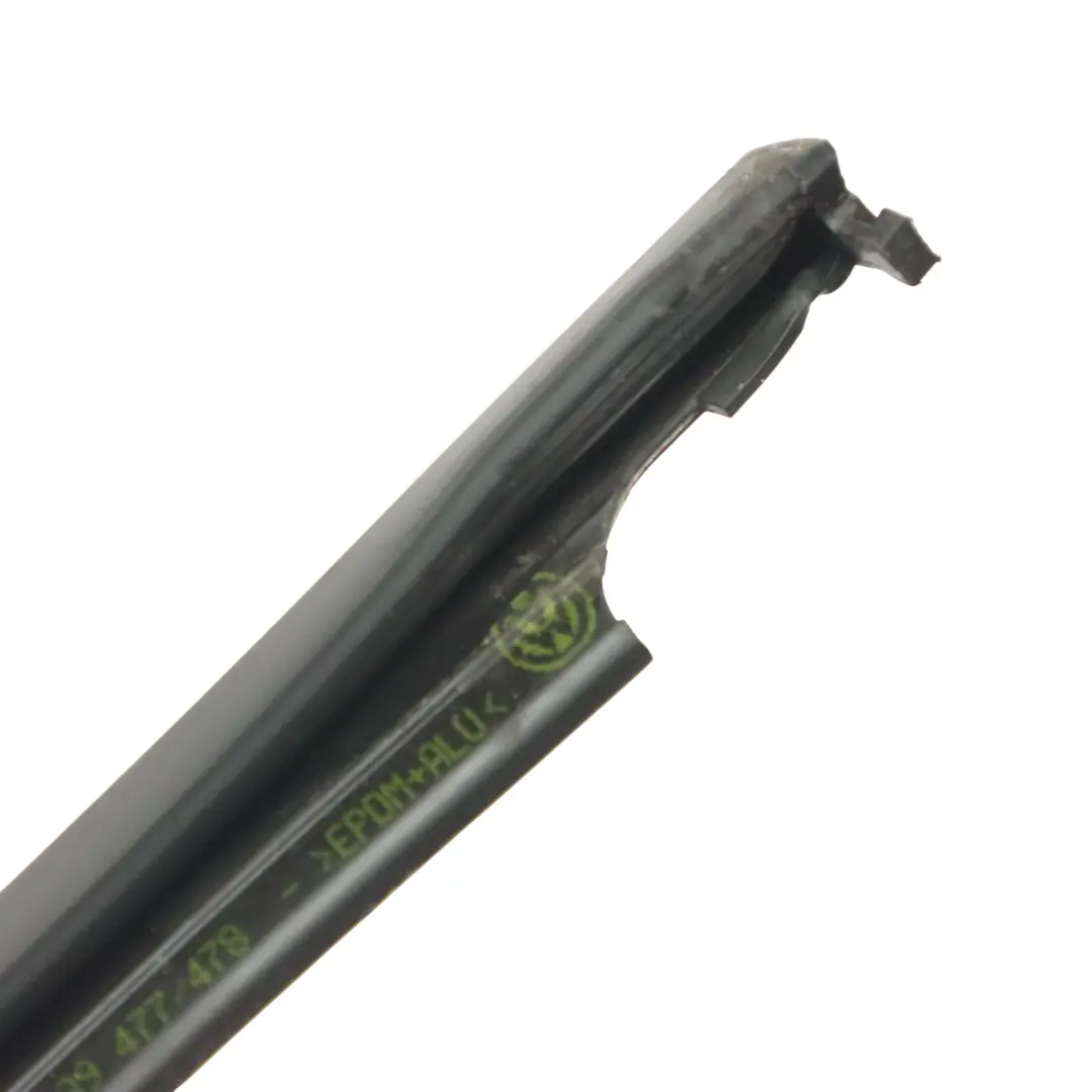 5G Garniture extérieure vitre porte arrière droite pour Volkswagen Golf à propos du numéro de pièce 5G6839478D Volkswagen Golf 5G Garniture extérieure vitre porte arrière droite - SKU 5G6839478D - Numéro de pièce 5G6839478D