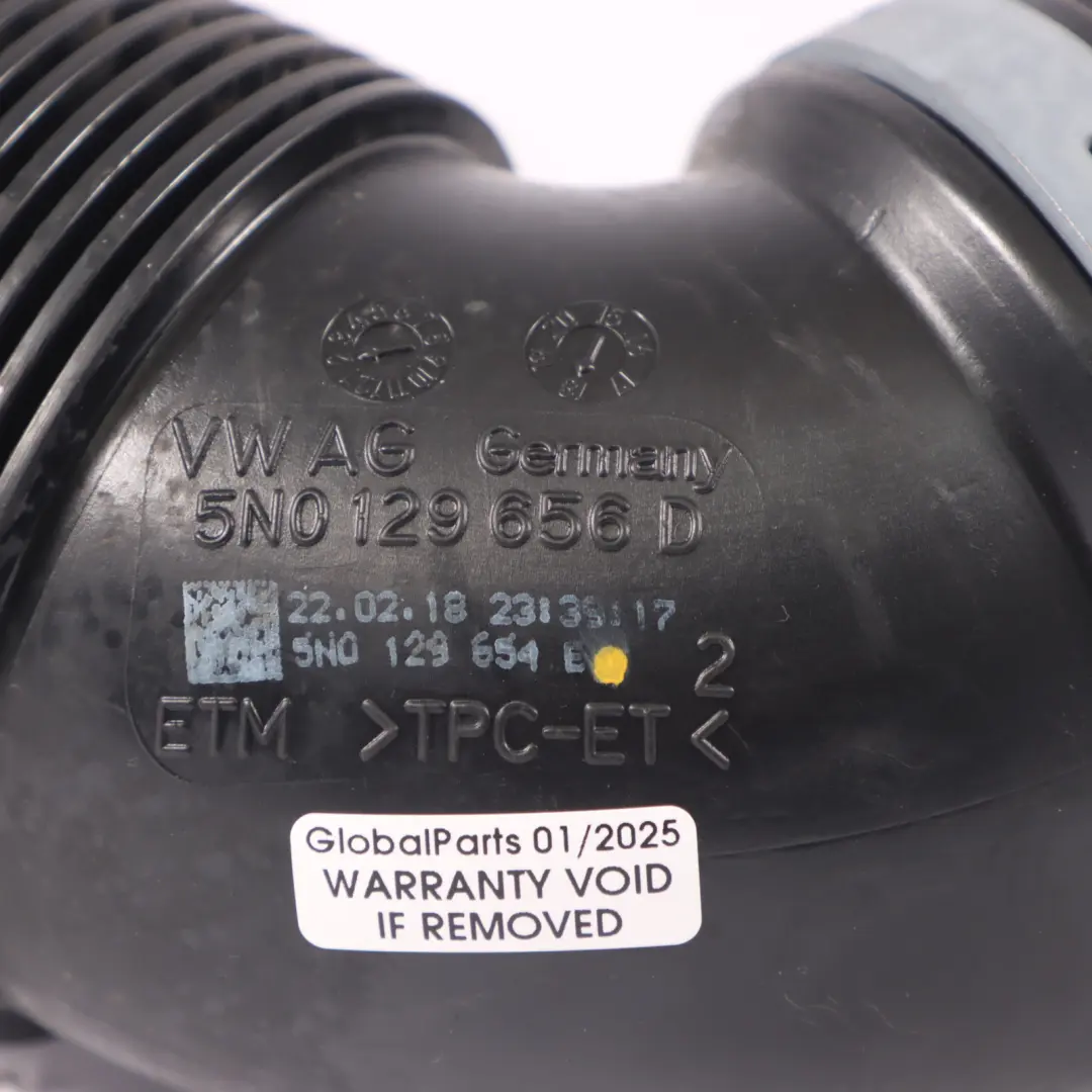 Prise d'air Volkswagen Tiguan 5N Audi Q3 8U 2.0 TDI Tuyau flexible pour à propos du numéro de pièce 5N0129656D Prise d'air Volkswagen Tiguan 5N Audi Q3 8U 2.0 TDI Tuyau flexible - SKU 5N0129656D - Numéro de pièce 5N0129656D