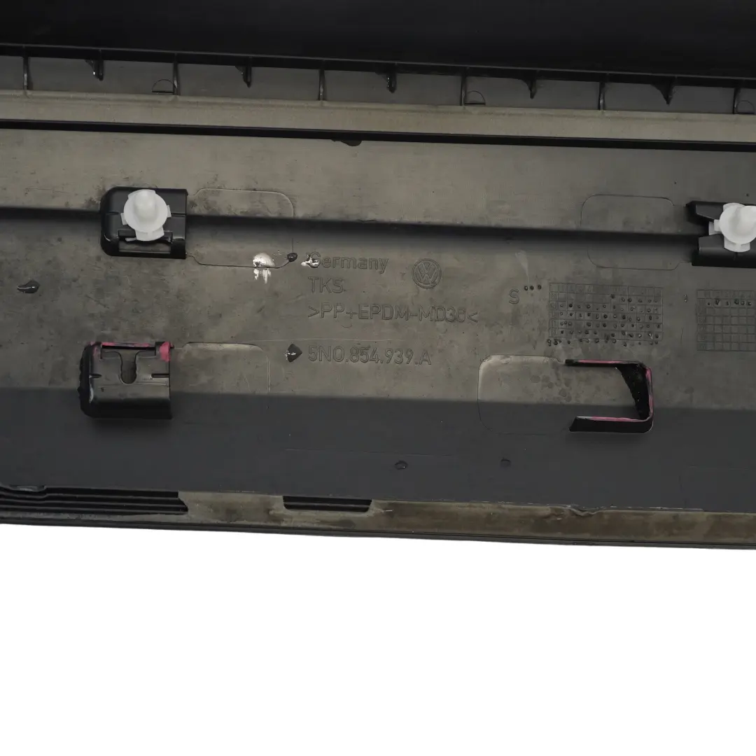 VW Tiguan 5N Embellecedor inferior de puerta delantera izquierda - SKU 5N0854939A - Número de pieza 5N0854939A