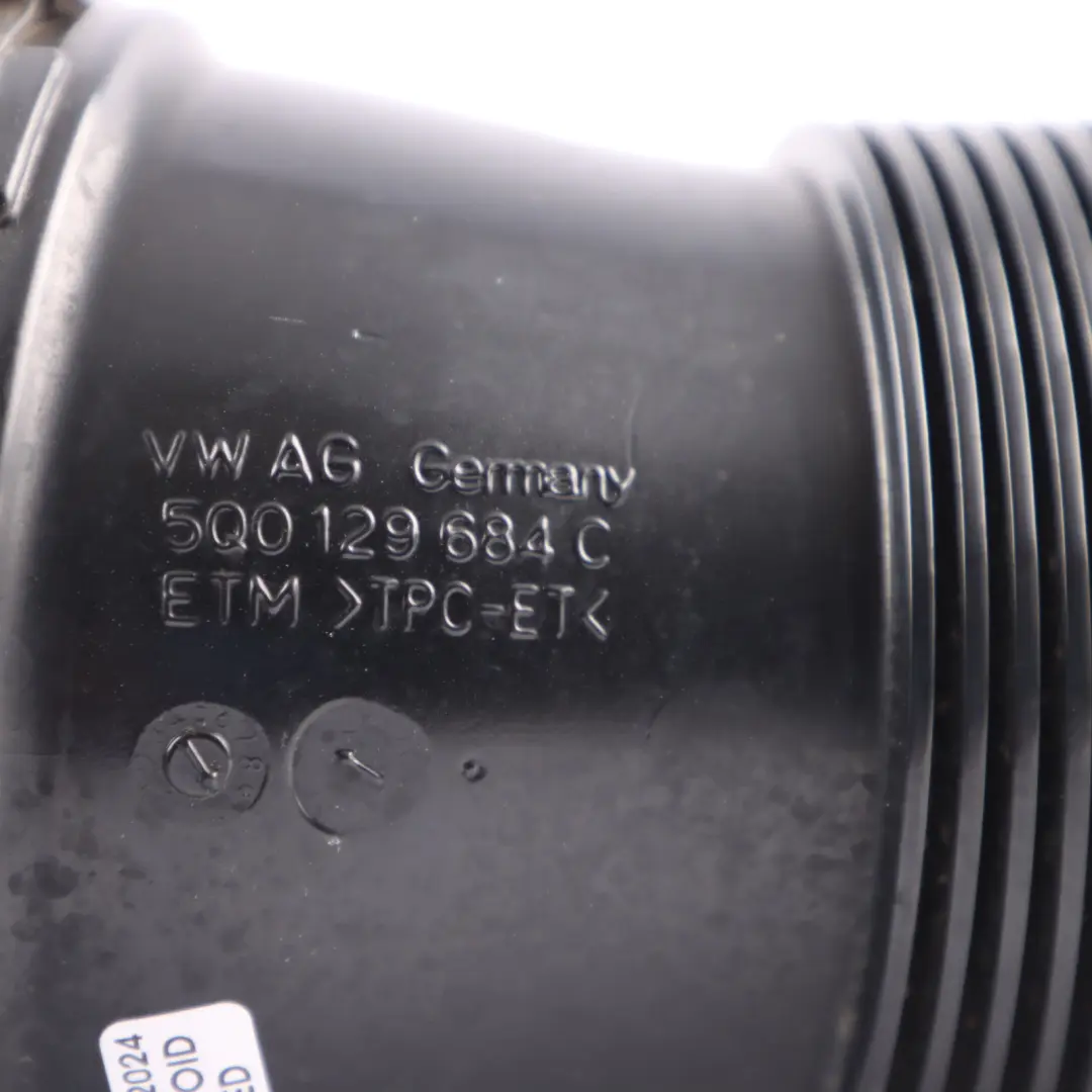 Audi A3 8V Petrol Engine Air Intake Pipe Hose Line - SKU 5Q0129684C - Part number 5Q0129684C
