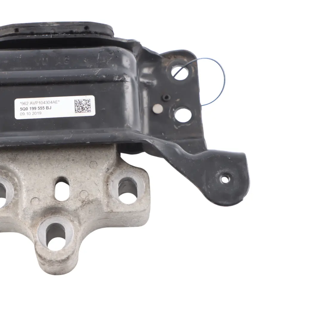 Audi A3 8V Engine Mount Support Mount Bracket Holder Left N/S - SKU 5Q0199555BJ - Part number 5Q0199555BJ