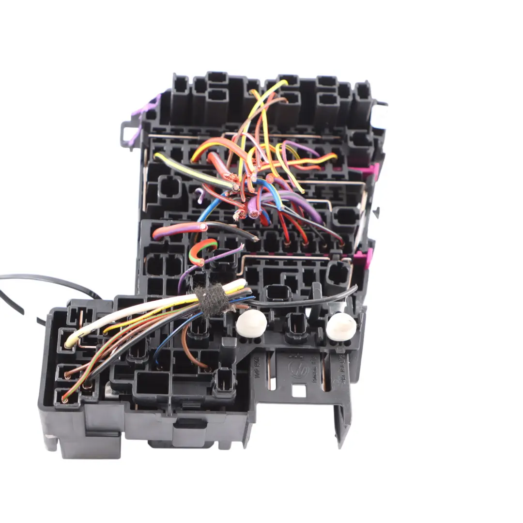 Fuse Relay Box Module Electrical Control Unit to Audi A3 8V with Part number 5Q0937615C Audi A3 8V Fuse Relay Box Module Electrical Control Unit - SKU 5Q0937615C - Part number 5Q0937615C