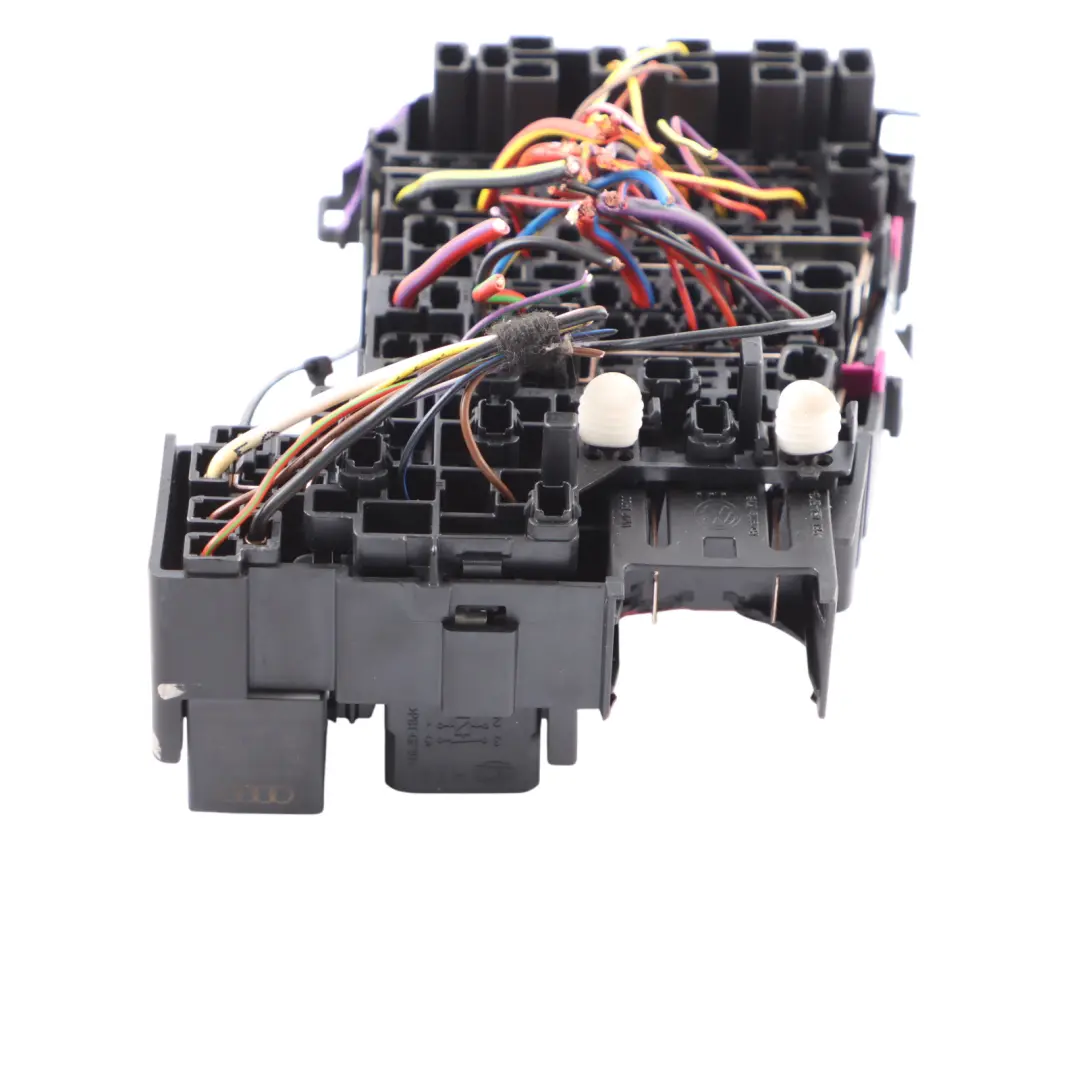 Fuse Relay Box Module Electrical Control Unit to Audi A3 8V with Part number 5Q0937615C Audi A3 8V Fuse Relay Box Module Electrical Control Unit - SKU 5Q0937615C - Part number 5Q0937615C