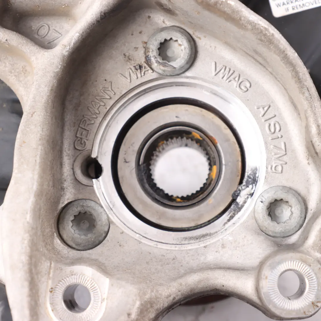 8Y Mozzo ruota posteriore sinistro sterzo piastra freno per Audi A3 S3 con numero di parte 5WA505435G Audi A3 S3 8Y Mozzo ruota posteriore sinistro sterzo piastra freno - SKU 5WA505435G - Numero di parte 5WA505435G