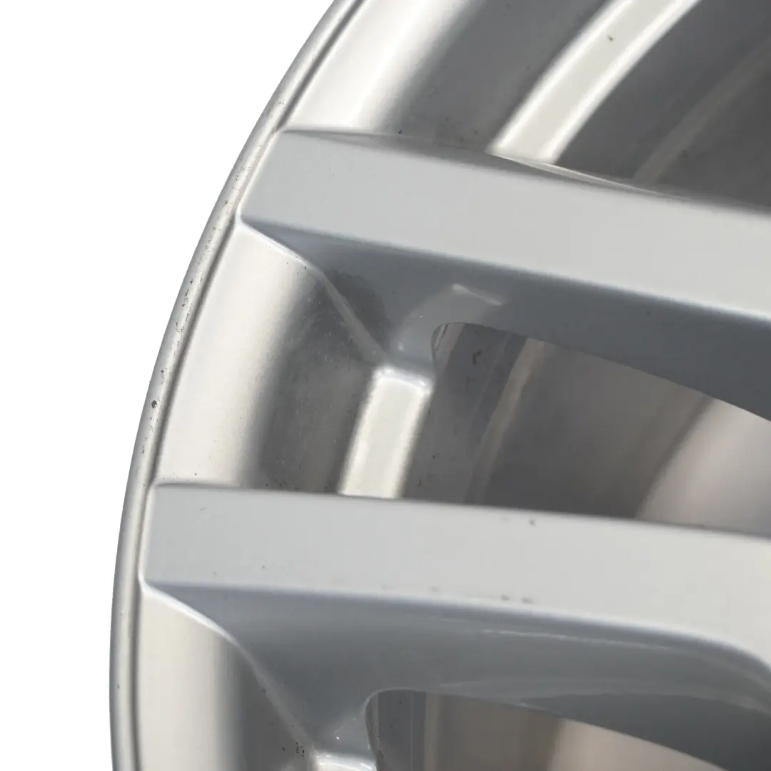 Cerchi in lega leggera argento a V raggi 130 17" 7,5J ET:40 per BMW X5 E53 con numero di parte 6761929 BMW X5 E53 Cerchi in lega leggera argento a V raggi 130 17" 7,5J ET:40 - SKU 6761929-1 - Numero di parte 6761929