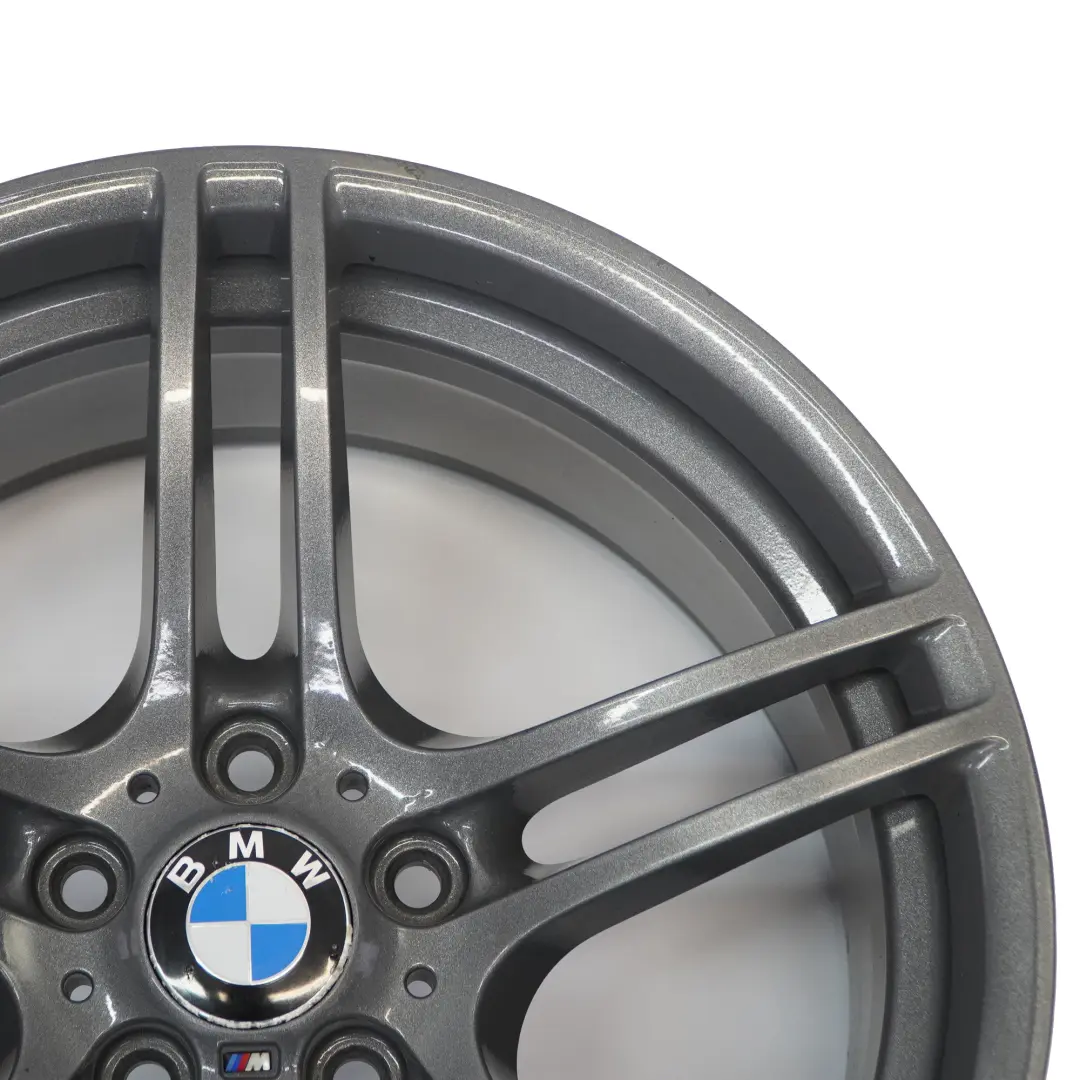 Grigio Cerchio lega posteriore 19" M razze 313 9J ET:39 per BMW E90 E92 con numero di parte 6787648 BMW E90 E92 Grigio Cerchio lega posteriore 19" M razze 313 9J ET:39 - SKU 6787648-2 - Numero di parte 6787648