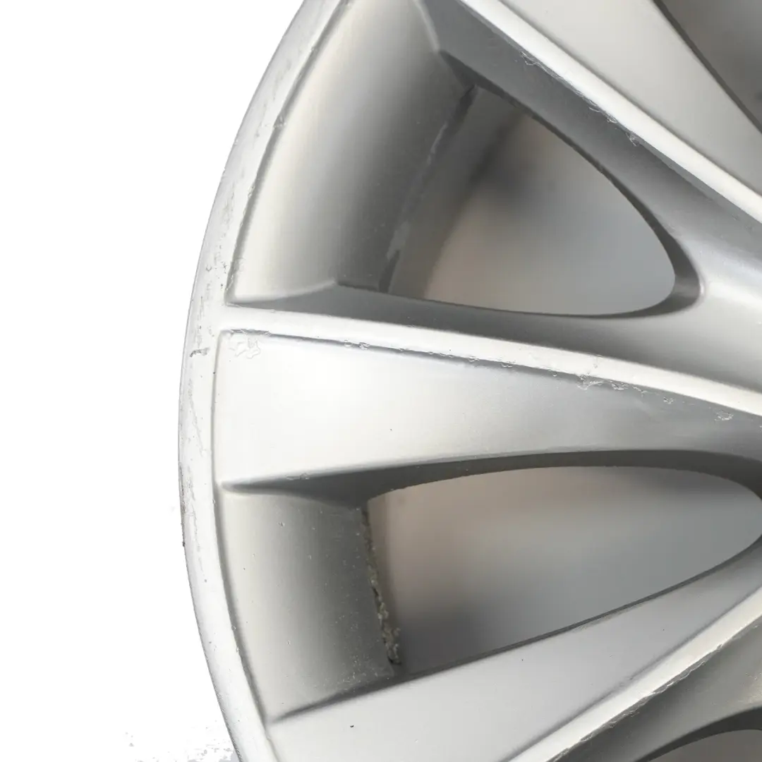 Llanta aleación plateada 18" BMW F01 F02 F07 F12 V-Spoke 425 8J ET:30 para con número de pieza 6851075 Llanta aleación plateada 18" BMW F01 F02 F07 F12 V-Spoke 425 8J ET:30 - SKU 6851075-1 - Número de pieza 6851075