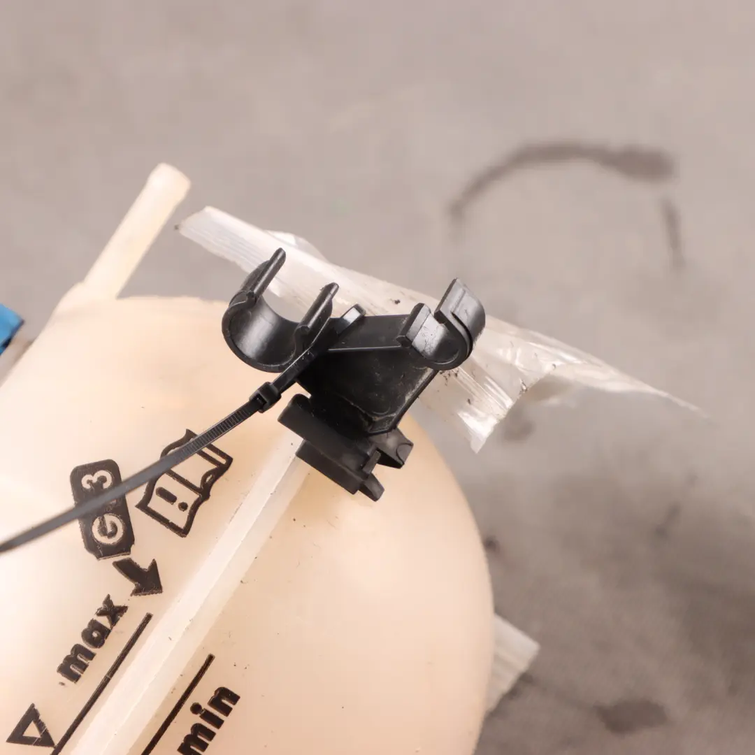 Réservoir expansion liquide refroidissement pour Audi A1 8X 1.6 TDI à propos du numéro de pièce 6C0121407 Audi A1 8X 1.6 TDI Réservoir expansion liquide refroidissement - SKU 6C0121407 - Numéro de pièce 6C0121407