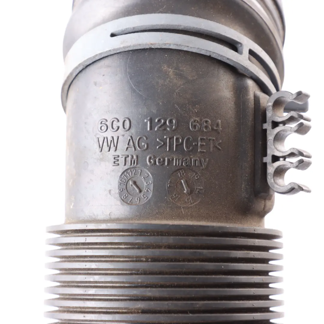 Rura Przewód Powietrza do Audi A1 8X Diesel o numerze 6C0129684 Audi A1 8X Diesel Rura Przewód Powietrza - SKU 6C0129684 - Numer Części 6C0129684