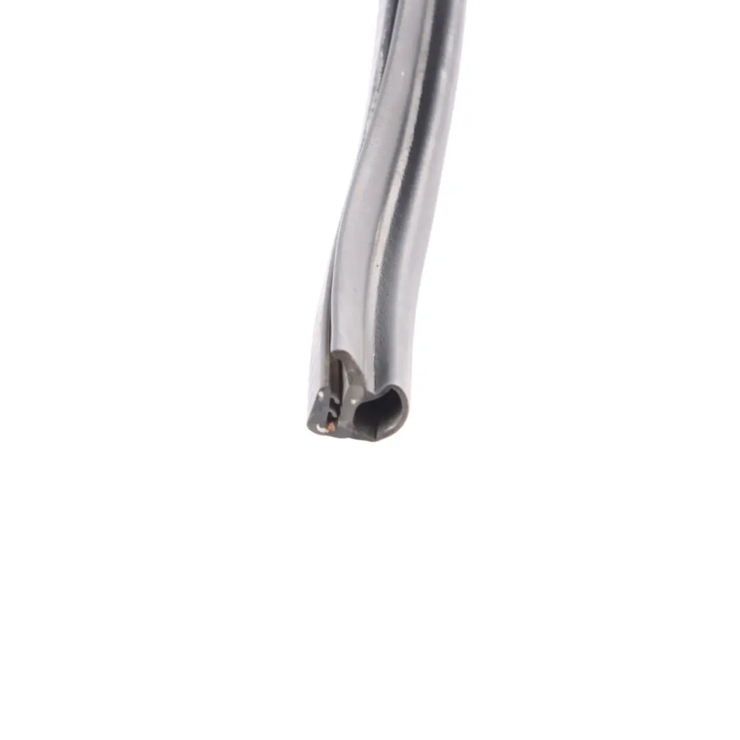 Junta de sellado de goma del capó del motor para Audi A1 8X con número de pieza 6R0823723A Audi A1 8X Junta de sellado de goma del capó del motor - SKU 6R0823723A - Número de pieza 6R0823723A