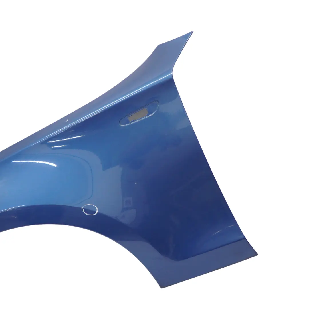 BMW E81 E87 Błotnik Lewy Przedni Sydneyblau Niebieski Metalik - A19 - SKU 7133227-SYD - Numer Części 7133227