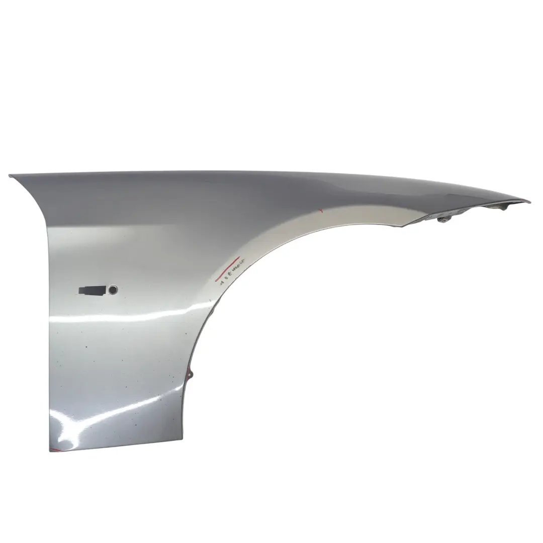 Pannello Laterale Anteriore Destro Parafango Spacegrau - A52 per BMW E90 E91 con numero di parte 7135680 BMW E90 E91 Pannello Laterale Anteriore Destro Parafango Spacegrau - A52 - SKU 7135680-SCG4 - Numero di parte 7135680