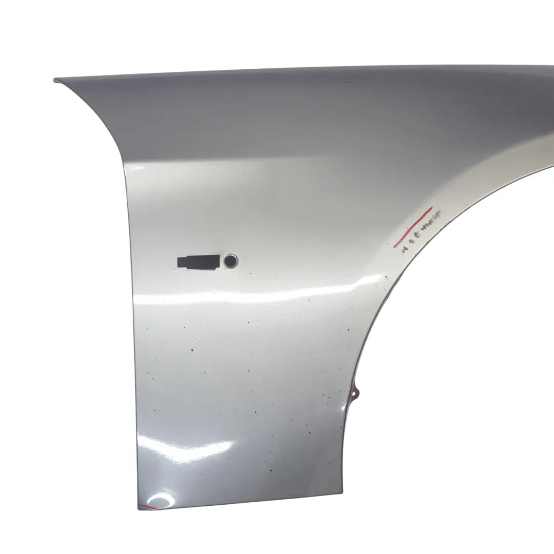 Błotnik Prawy Przedni Spacegrau Szary Metalik - A52 do BMW E90 o numerze 7135680 BMW E90 Błotnik Prawy Przedni Spacegrau Szary Metalik - A52 - SKU 7135680-SCG4 - Numer Części 7135680