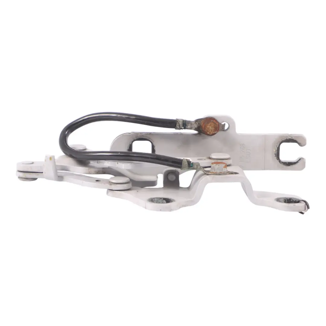 Zawias Uchwyt Maski Silnika Lewy Przód Titan Silver - 354 do BMW E90 E91 E92 o numerze 7210677 BMW E90 E91 E92 Zawias Uchwyt Maski Silnika Lewy Przód Titan Silver - 354 - SKU 7210677-TS - Numer Części 7210677