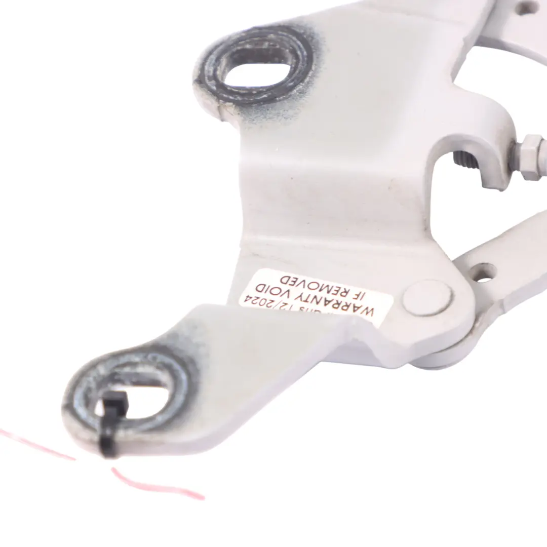 Cerniera cofano motore anteriore destra Titan Silver - 354 per BMW E90 E91 E92 E93 con numero di parte 7210678 BMW E90 E91 E92 E93 Cerniera cofano motore anteriore destra Titan Silver - 354 - SKU 7210678-TS - Numero di parte 7210678