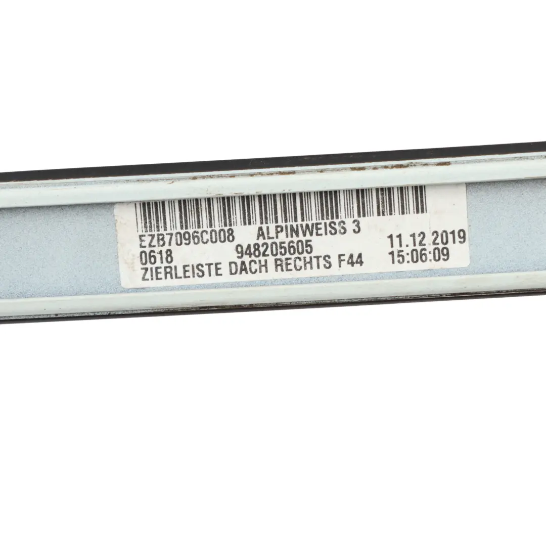Modanatura Tetto Destro Striscia Ringhiera Alpinweiss 3 Bianco - 300 per BMW F44 con numero di parte 7224104 BMW F44 Modanatura Tetto Destro Striscia Ringhiera Alpinweiss 3 Bianco - 300 - SKU 7224104-AW - Numero di parte 7224104