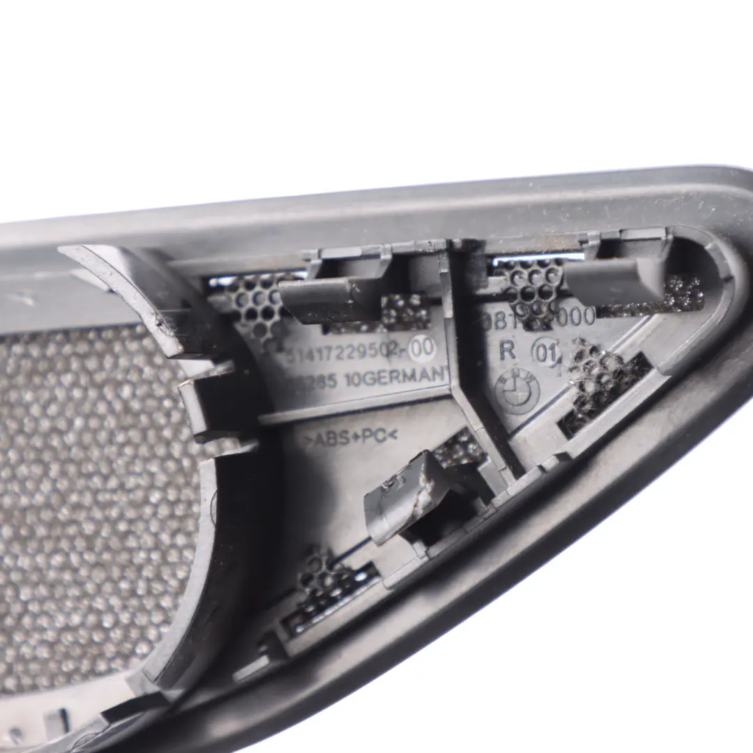 Cache Haut-Parleur Tweeter Porte Avant Droit Noir pour BMW F06 Gran Coupe à propos du numéro de pièce 7261990 BMW F06 Gran Coupe Cache Haut-Parleur Tweeter Porte Avant Droit Noir - SKU 7229502 - Numéro de pièce 7261990