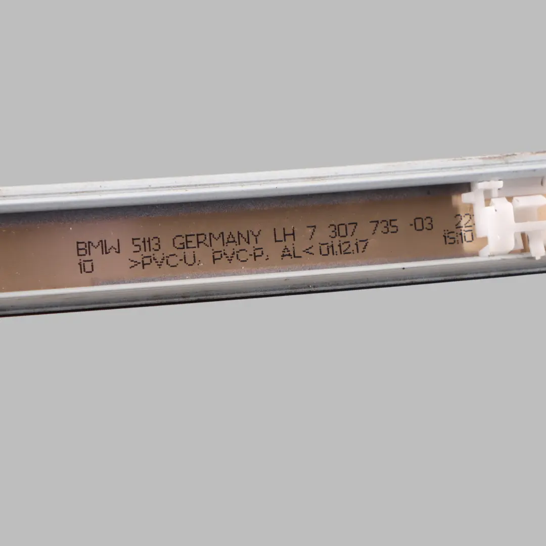 Modanatura Tetto Sinistra Ringhiera Grondaia Alpine White 3 - 300 per BMW F22 con numero di parte 7307735 BMW F22 Modanatura Tetto Sinistra Ringhiera Grondaia Alpine White 3 - 300 - SKU 7307735-AW - Numero di parte 7307735