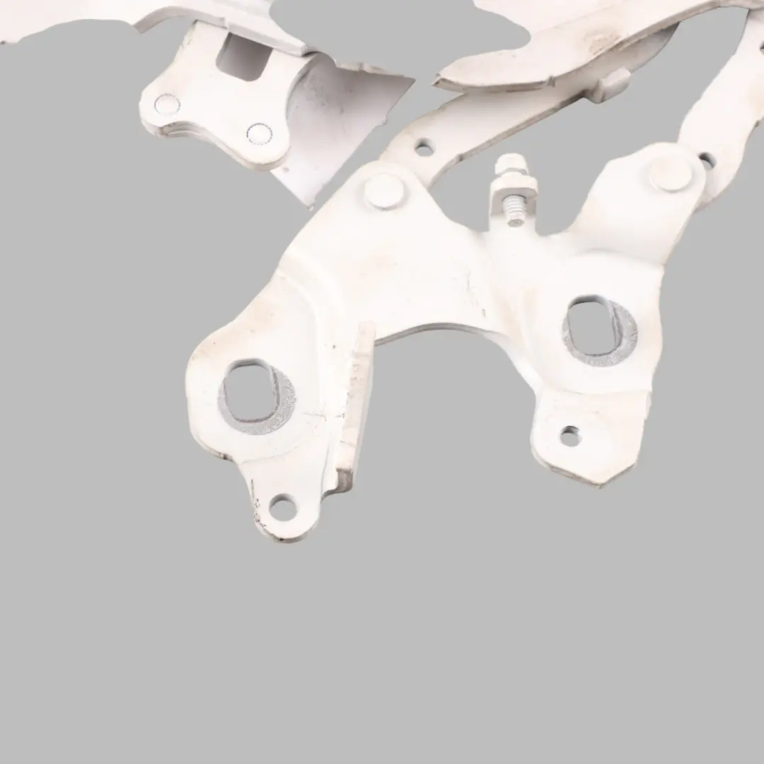 Hood Hinge Right O/S Bonnet Alpinweiss 3 White - 300 to BMW E82 E88 Engine with Part number 7325870 BMW E82 E88 Engine Hood Hinge Right O/S Bonnet Alpinweiss 3 White - 300 - SKU 7325870-AW - Part number 7325870