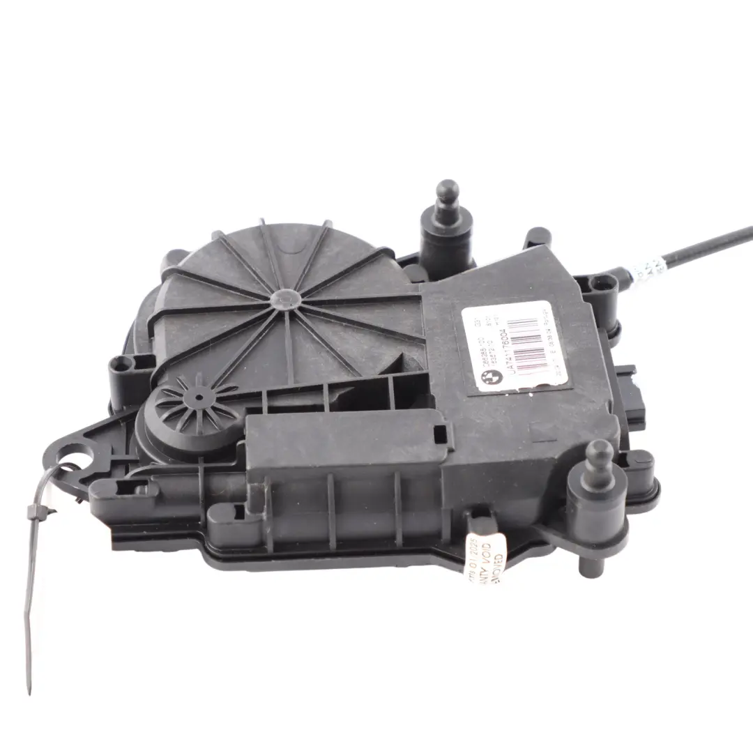 Zamek Mechanizm Dociąg Klapy Bagażnika do BMW G31 G32 o numerze 7411760 BMW G31 G32 Zamek Mechanizm Dociąg Klapy Bagażnika - SKU 7411760 - Numer Części 7411760