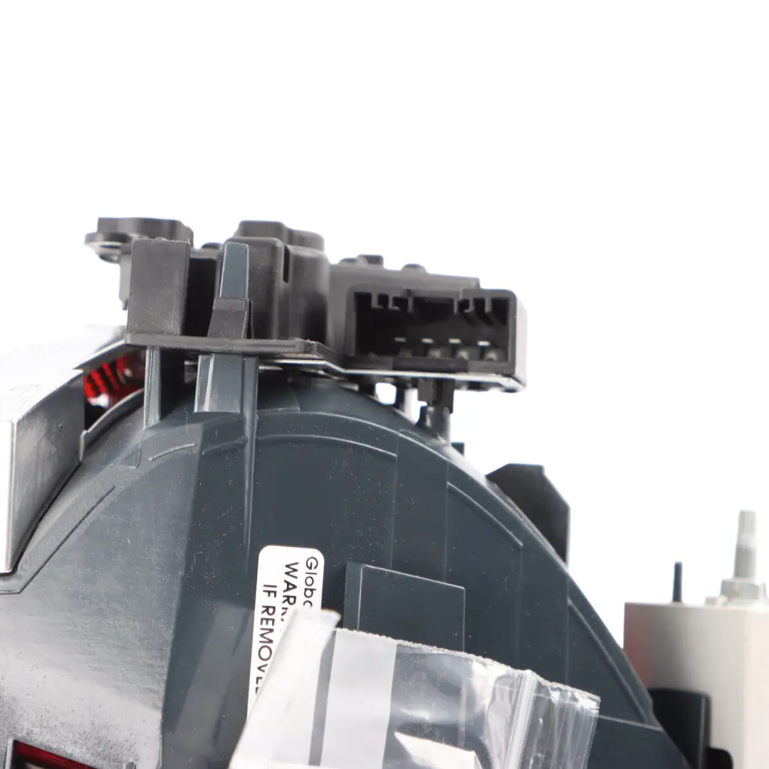 Lampa Tylna W Pokrywę Bagażnika Prawa Prawo do BMW F46 LCI o numerze 7461610 BMW F46 LCI Lampa Tylna W Pokrywę Bagażnika Prawa Prawo - SKU 7461610 - Numer Części 7461610