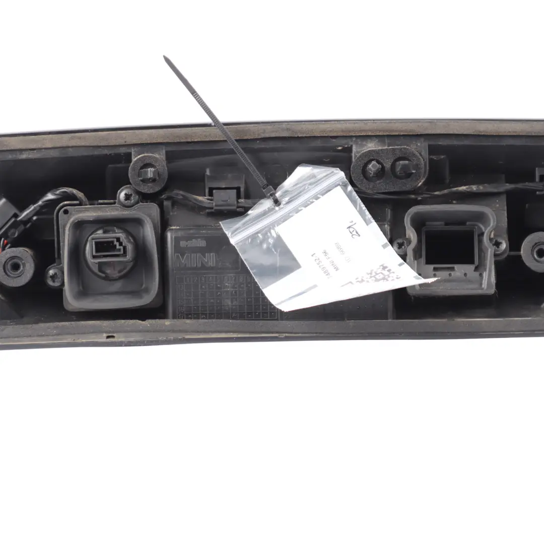 Embellecedor botón agarre maletero trasero brillo para Mini Cooper F55 F56 con número de pieza 7489752 Mini Cooper F55 F56 Embellecedor botón agarre maletero trasero brillo - SKU 7489752-1 - Número de pieza 7489752