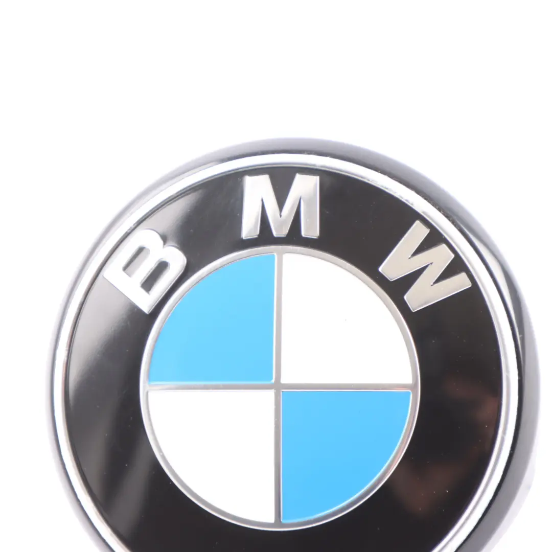 Emblemat Na Klapę Bagażnika do BMW F44 Logo o numerze 7490214 BMW F44 Logo Emblemat Na Klapę Bagażnika - SKU 7490214 - Numer Części 7490214