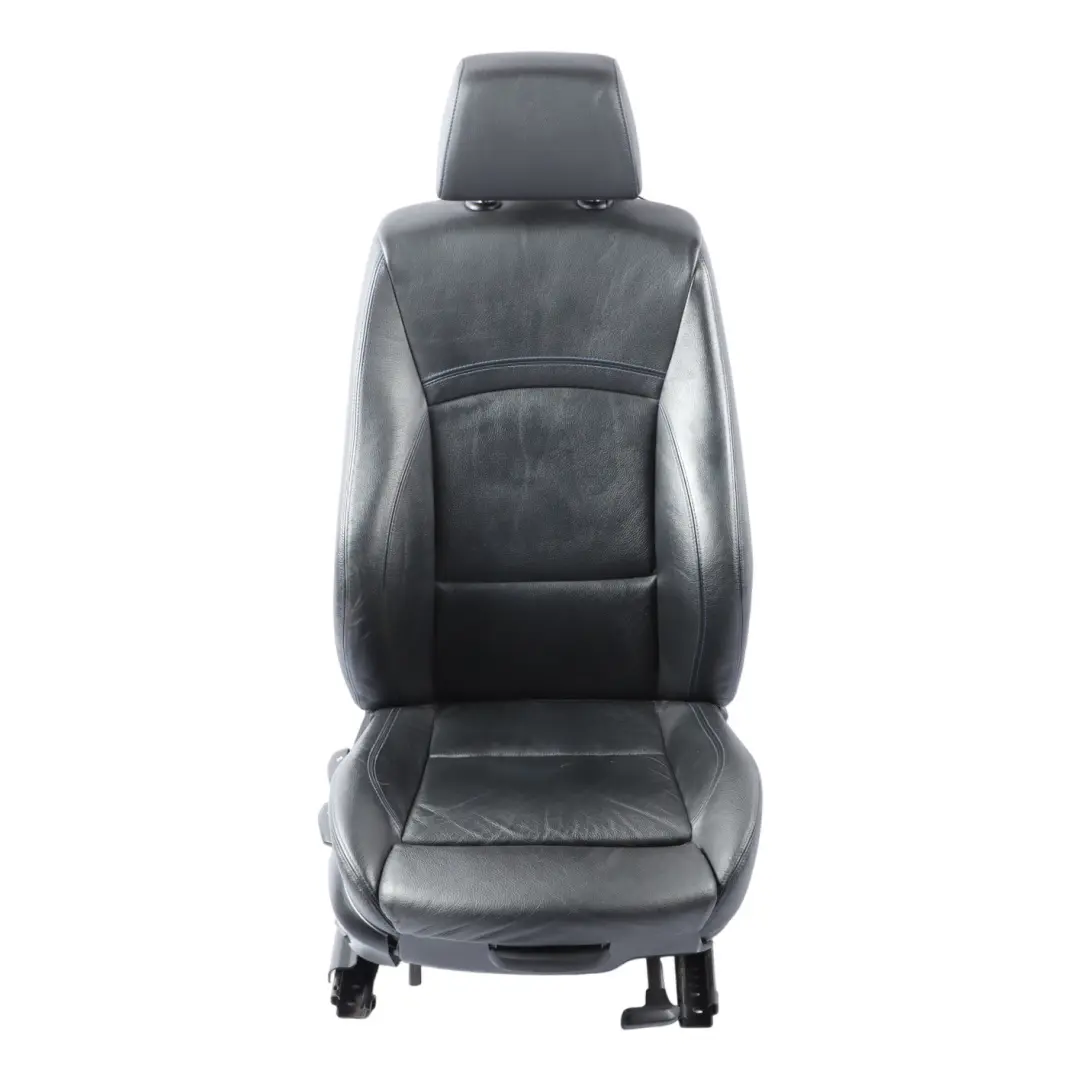 Fotel Przód Prawo Czarna Skóra Dakota Niebieska Nić do BMW E90 E91 LCI M Sport o numerze 7843514 BMW E90 E91 LCI M Sport Fotel Przód Prawo Czarna Skóra Dakota Niebieska Nić - SKU 7843514-2 - Numer Części 7843514