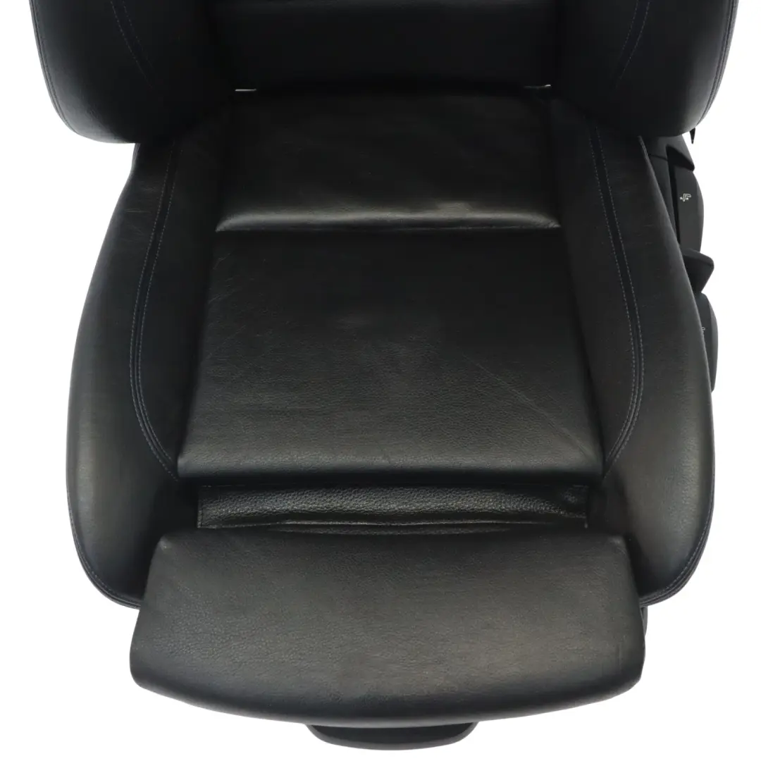 Siège avant gauche en cuir Boston Noir Bleu pour BMW E88 Convertible M Sport à propos du numéro de pièce 8053969 BMW E88 Convertible M Sport Siège avant gauche en cuir Boston Noir Bleu - SKU 8053969-3 - Numéro de pièce 8053969