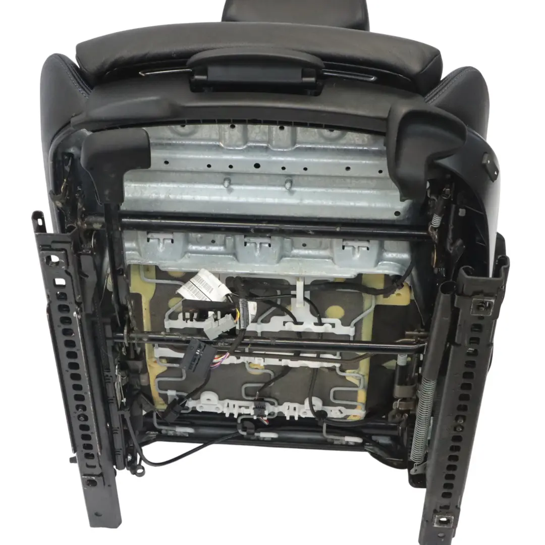 Fotel Przedni Lewy Przód Skóra Boston Czarny do BMW E88 Convertible M Sport o numerze 8053969 BMW E88 Convertible M Sport Fotel Przedni Lewy Przód Skóra Boston Czarny - SKU 8053969-3 - Numer Części 8053969