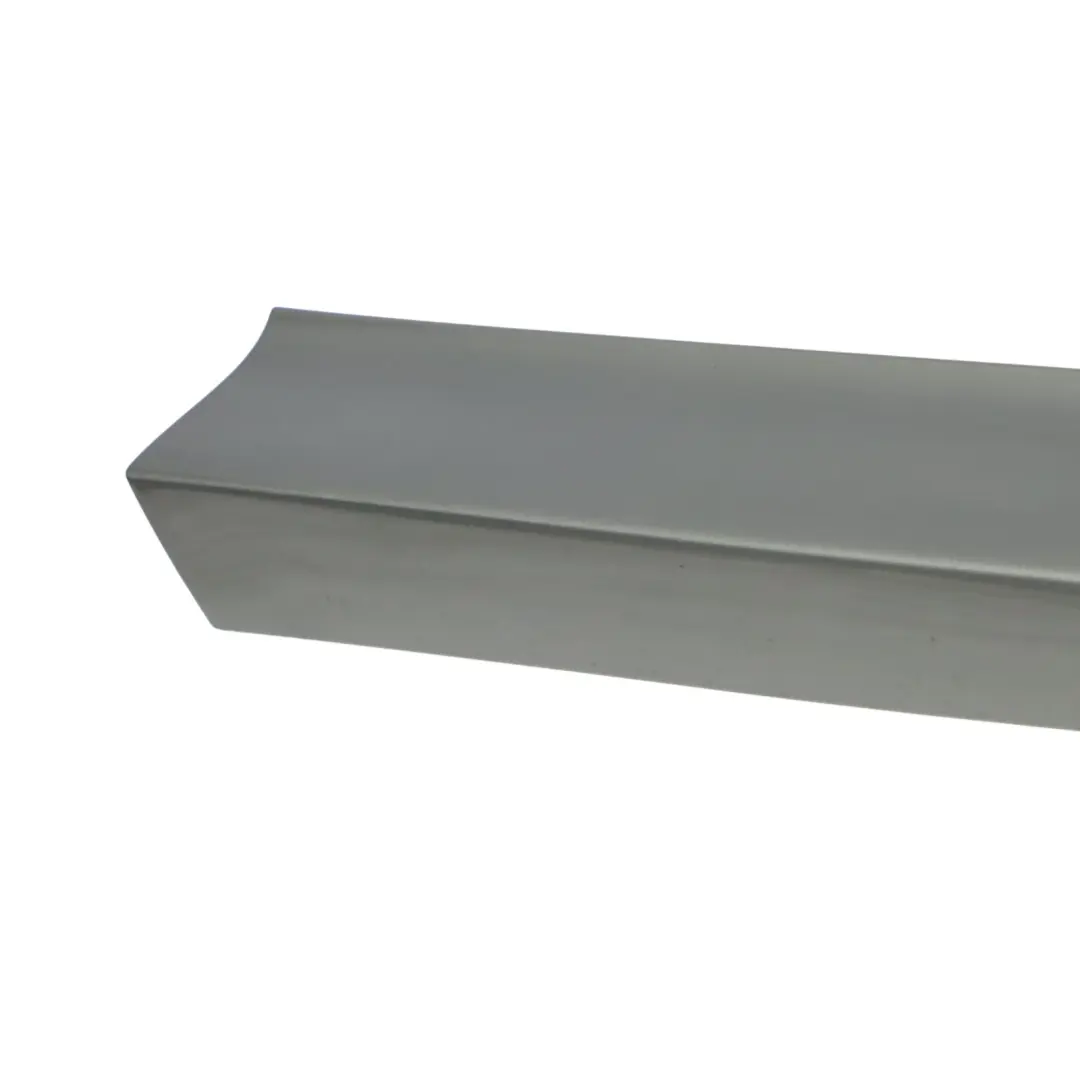 Listwa Prawych Drzwi Szara Donington Grey - C28 do BMW X3 G01 F97 o numerze 8064794 BMW X3 G01 F97 Listwa Prawych Drzwi Szara Donington Grey - C28 - SKU 8064794-DOM - Numer Części 8064794