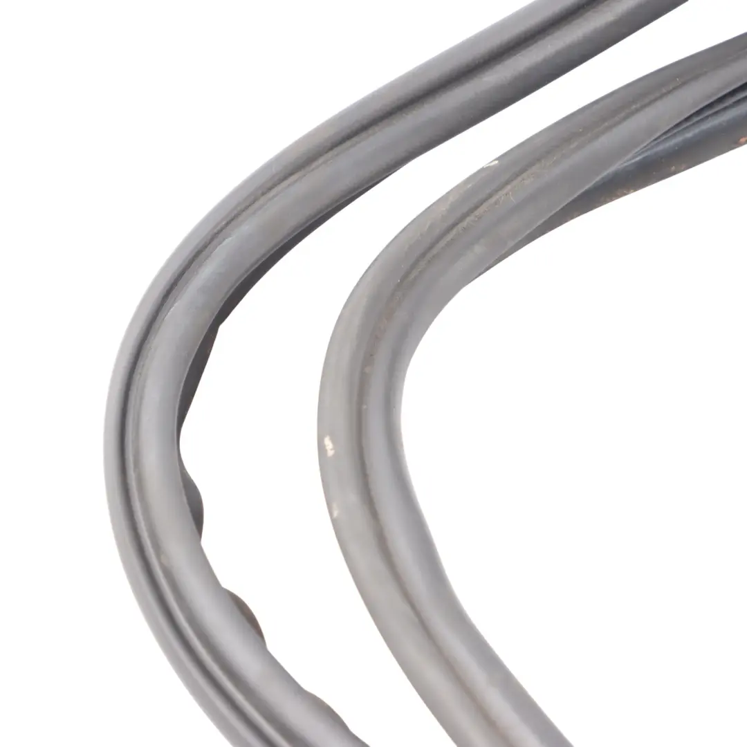 Boot Trunk Seal Gasket Rubber Sealing Rear to Audi Q5 FY Tailgate with Part number 80A827705A Audi Q5 FY Tailgate Boot Trunk Seal Gasket Rubber Sealing Rear - SKU 80A827705A - Part number 80A827705A