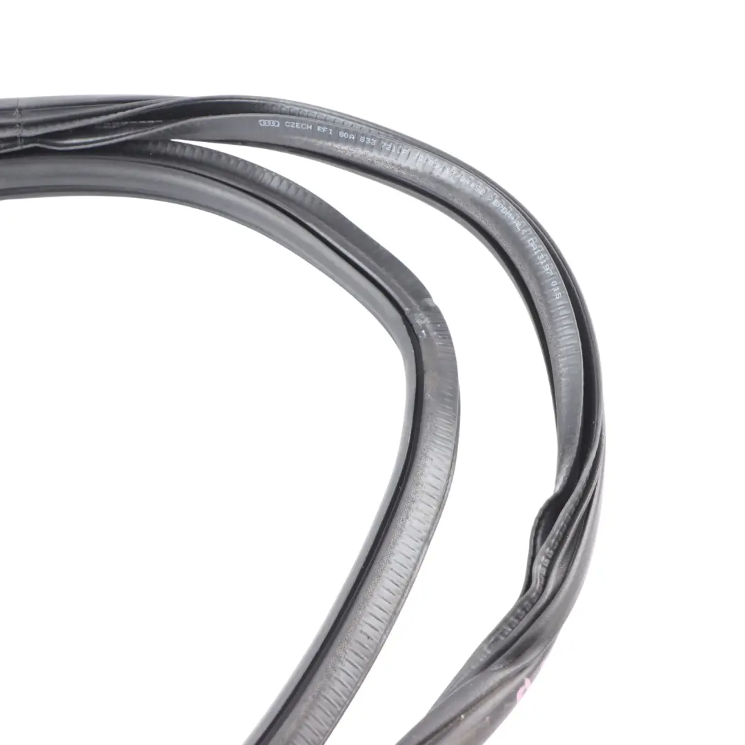  Joint de protection de bord de porte arrière gauche droite Audi Q5 FY - SKU 80A833721E - Numéro de pièce 80A833721E