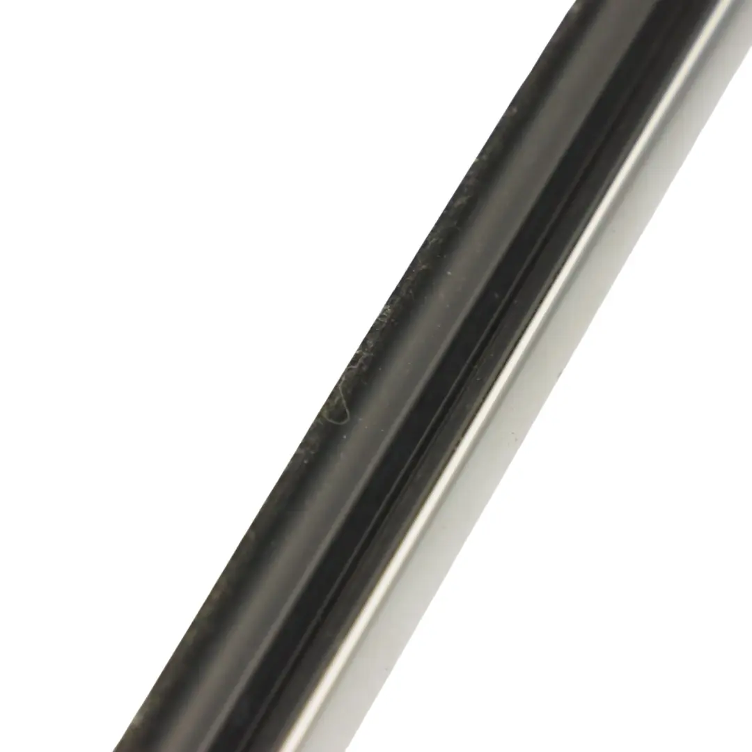 Ventana la Puerta Trasera Derecha Tira de Moldura aluminio para Audi Q5 FY con número de pieza 80A853764 Audi Q5 FY Ventana la Puerta Trasera Derecha Tira de Moldura aluminio - SKU 80A853764 - Número de pieza 80A853764