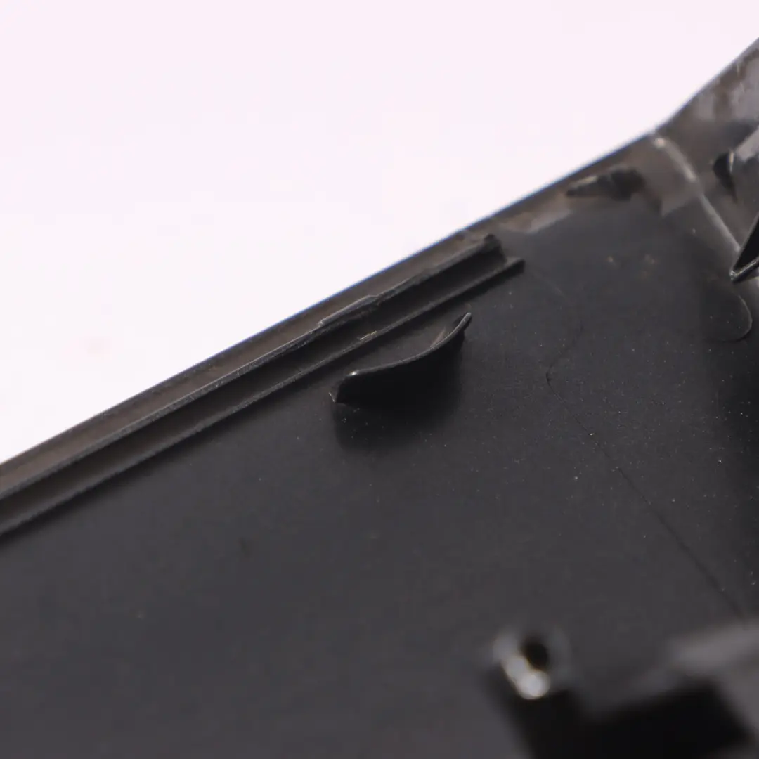 Rivestimento retrovisore destro Daytona Grey Pearl - Z7S per Audi Q5 FY con numero di parte 80A857528 Audi Q5 FY Rivestimento retrovisore destro Daytona Grey Pearl - Z7S - SKU 80A857528-DGR - Numero di parte 80A857528