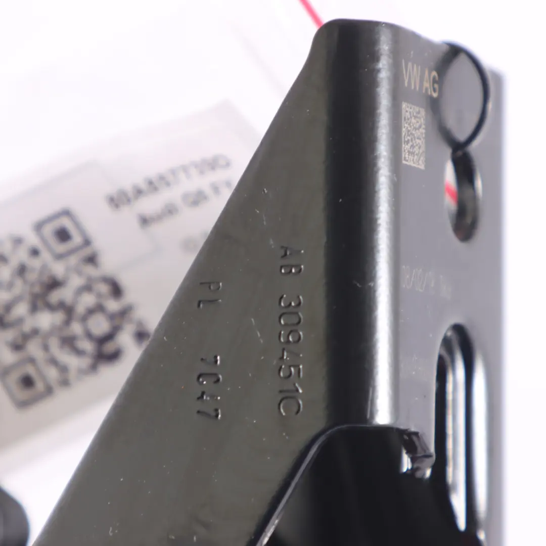 Belt Buckle Middle Twin Latch Rear to Audi Q5 FY Seat with Part number 80A857739D Audi Q5 FY Seat Belt Buckle Middle Twin Latch Rear - SKU 80A857739D - Part number 80A857739D