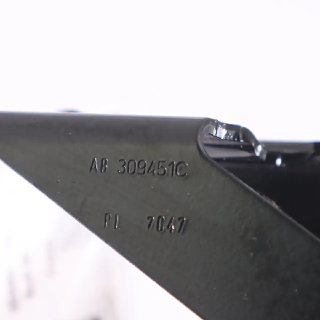 Belt Buckle Middle Twin Latch Rear to Audi Q5 FY Seat with Part number 80A857739D Audi Q5 FY Seat Belt Buckle Middle Twin Latch Rear - SKU 80A857739D - Part number 80A857739D