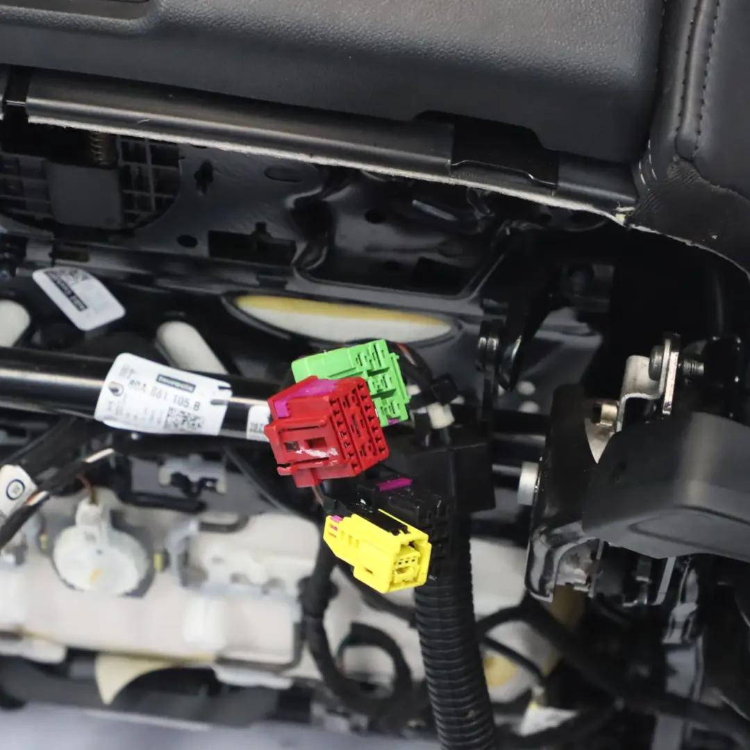 Mk2 FY Fotel Sport Przedni Lewy Grzany S-Line Półskóra Czarno Szary do Audi Q5 o numerze 80A881805M Audi Q5 Mk2 FY Fotel Sport Przedni Lewy Grzany S-Line Półskóra Czarno Szary - SKU 80A881805M - Numer Części 80A881805M