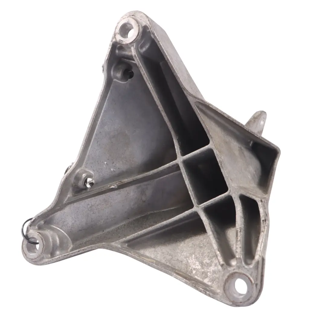 Łapa Wspornik Mocowanie Silnika Prawe 2.0 TFSI do Audi A4 B7 o numerze 8E0199308AH Audi A4 B7 Łapa Wspornik Mocowanie Silnika Prawe 2.0 TFSI - SKU 8E0199308AH - Numer Części 8E0199308AH