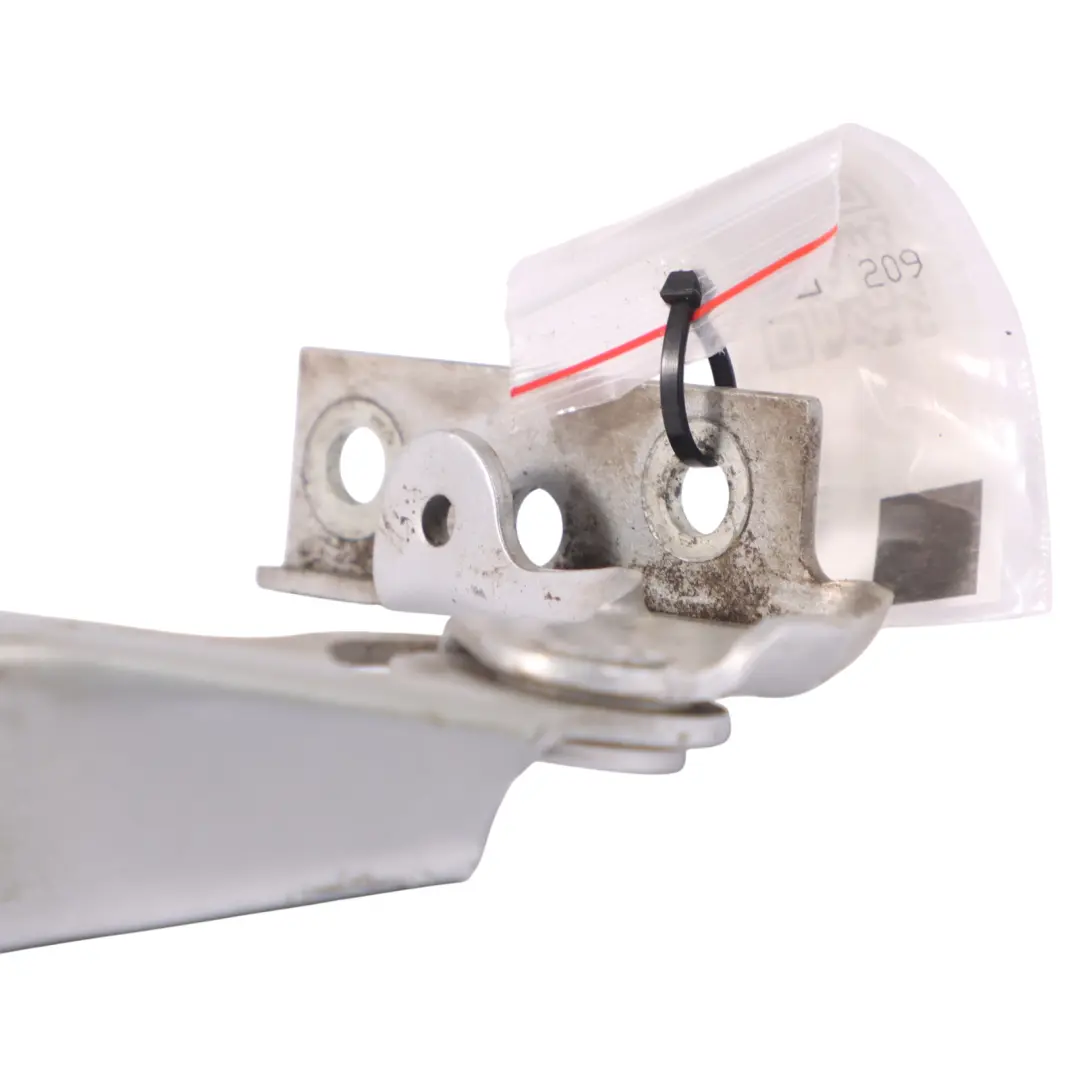 Hood Bonnet Hinge Right O/S Light Silver Metallic LY7W 8E0823302E to Audi A4 B7 with Part number 8E0823302F Audi A4 B7 Hood Bonnet Hinge Right O/S Light Silver Metallic LY7W 8E0823302E - SKU 8E0823302E-LS - Part number 8E0823302F