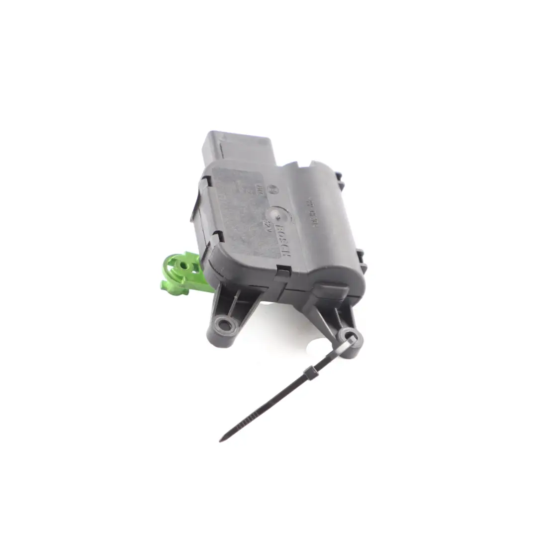 Flap Positioning Motor Dashboard Centre to Audi A4 B7 Air with Part number 8E2820511B Audi A4 B7 Air Flap Positioning Motor Dashboard Centre - SKU 8E2820511B - Part number 8E2820511B