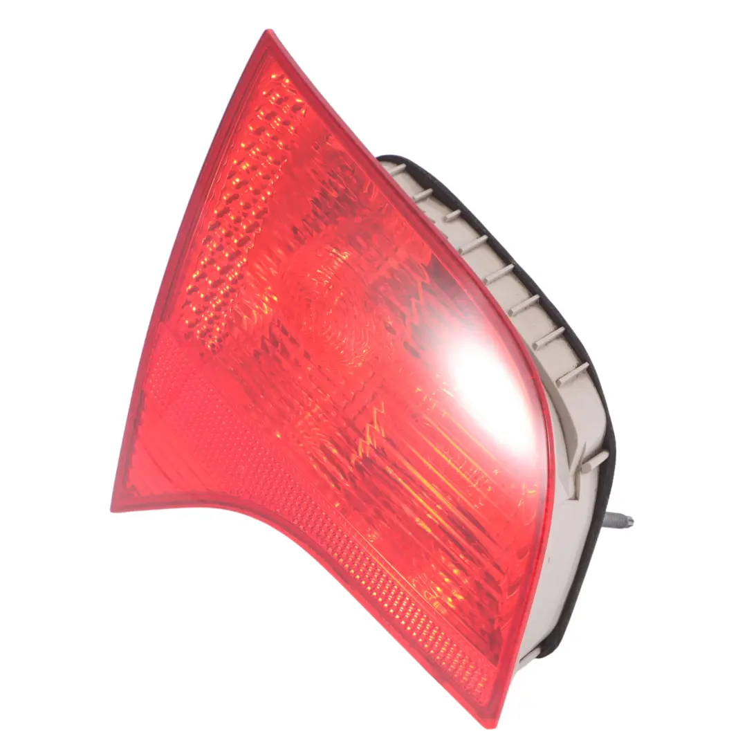 Hintere Heckklappe Luke Innere Lampe Licht Links für Audi A4 B7 Avant mit Teilenummer 8E9945093A Audi A4 B7 Avant Hintere Heckklappe Luke Innere Lampe Licht Links - SKU 8E9945093A - Teilenummer 8E9945093A