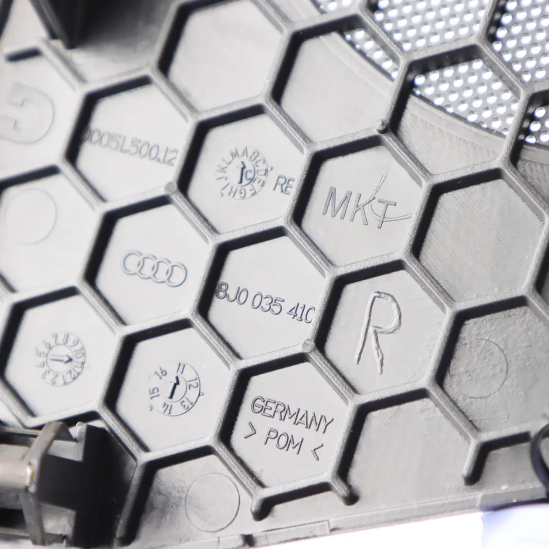 Copri Altoparlante Scheda Porta Anteriore Destra Trim Nero per Audi TT 8J con numero di parte 8J0035410 Audi TT 8J Copri Altoparlante Scheda Porta Anteriore Destra Trim Nero - SKU 8J0035410 - Numero di parte 8J0035410