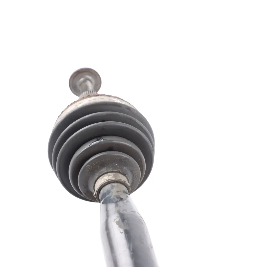 Półoś Prawy Przód do Audi TT 8J o numerze 8J0407762J Audi TT 8J Półoś Prawy Przód - SKU 8J0407762J - Numer Części 8J0407762J