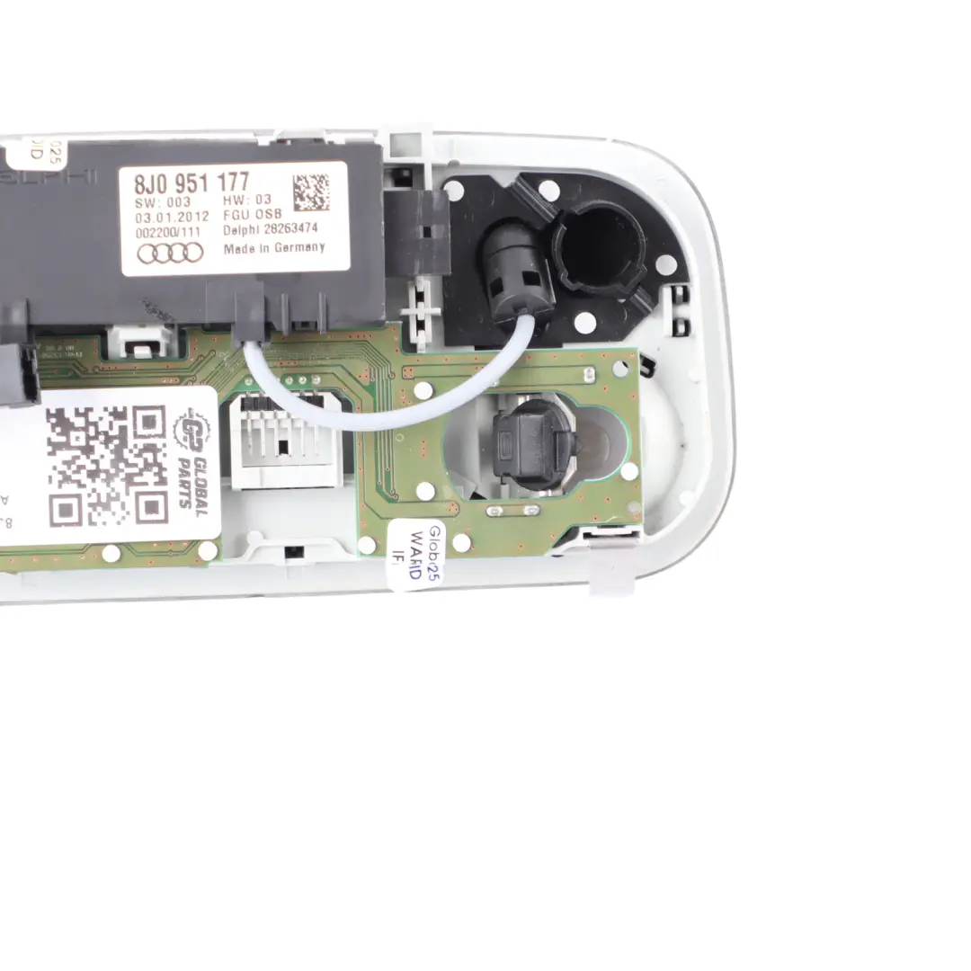 Audi TT 8J Lampka Kabiny Tył Tylna Czarna - SKU 8J0947111 - Numer Części 8J0947111