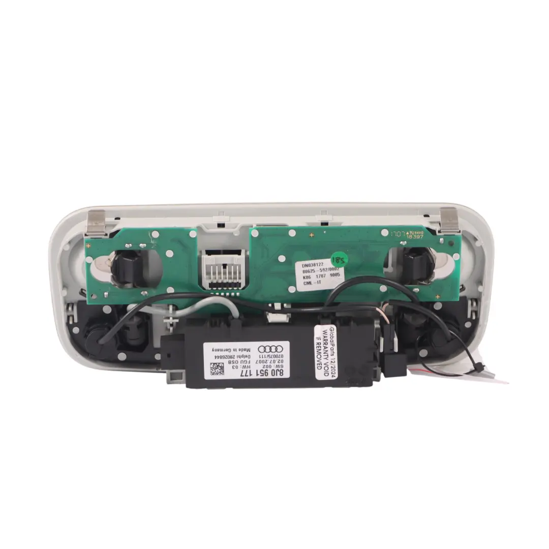 Audi TT 8J Lampka Wewnętrzna Podsufitki M - SKU 8J0947140 - Numer Części 8J0947140
